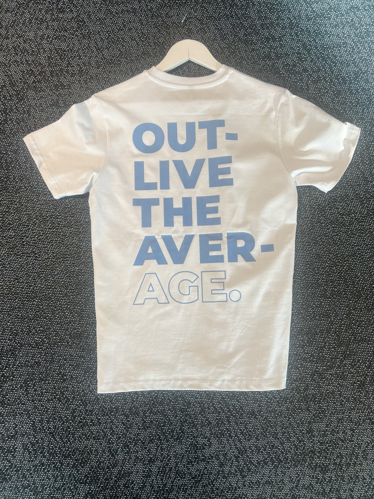 LHC T-Shirt „Outlive the Average“ – Rückseite